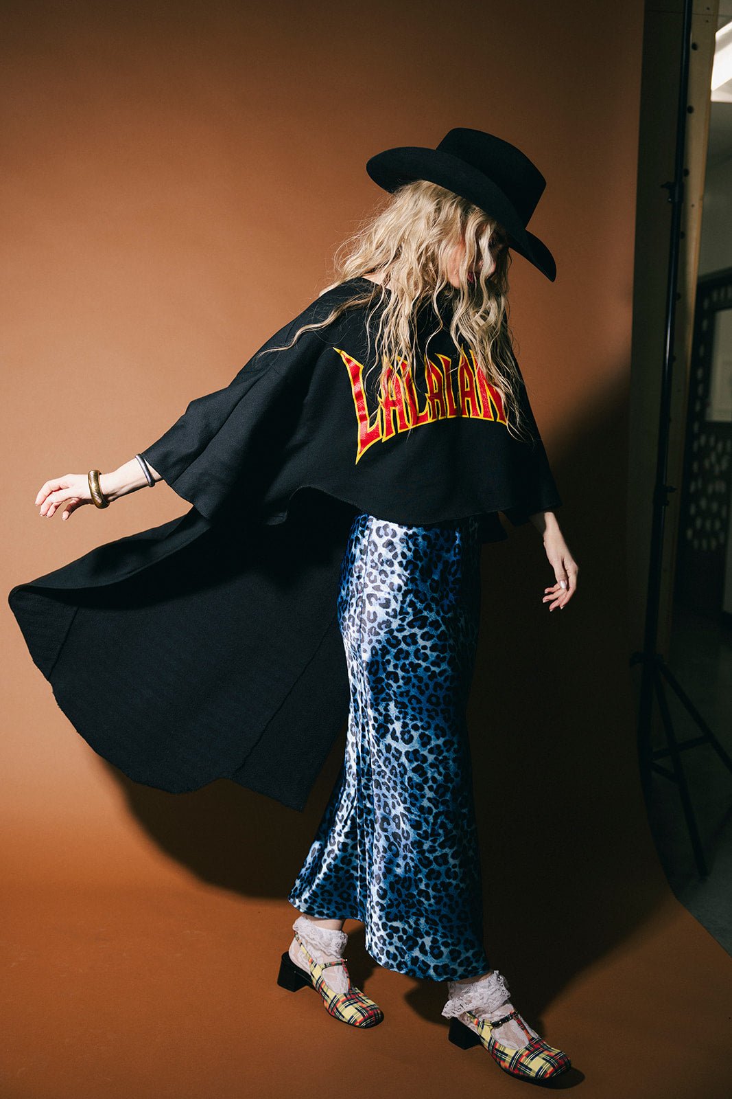 Grunge Glory Hi - Lo Lalaland Rock n Roll Sweatshirt in Black - Dressed in Lala