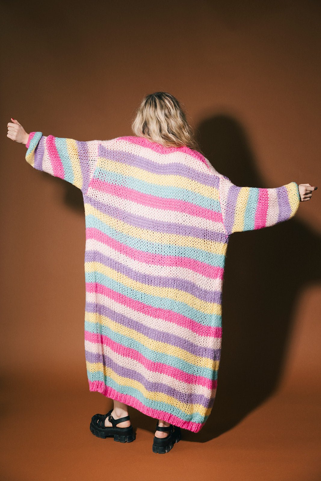 カラフルストライプラグ　wantantique Summer Sunset Stripes Longline Chunky Cardigan – Dressed in Lala