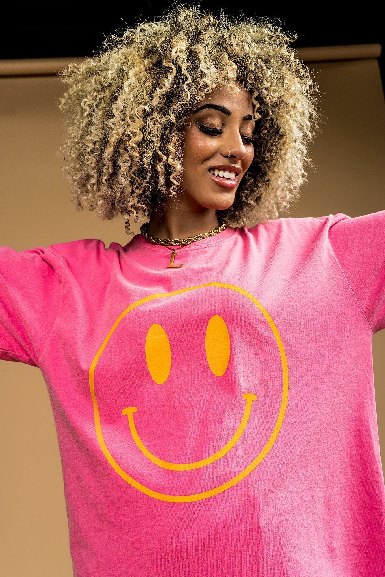 LALA ORIGINAL: The World Needs Your Magic Oversized Tee in Pink/Orange - Dressed in Lala