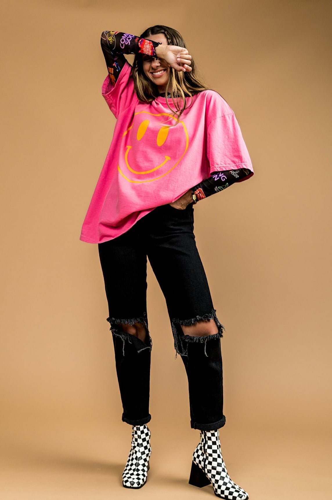 LALA ORIGINAL: The World Needs Your Magic Oversized Tee in Pink/Orange - Dressed in Lala