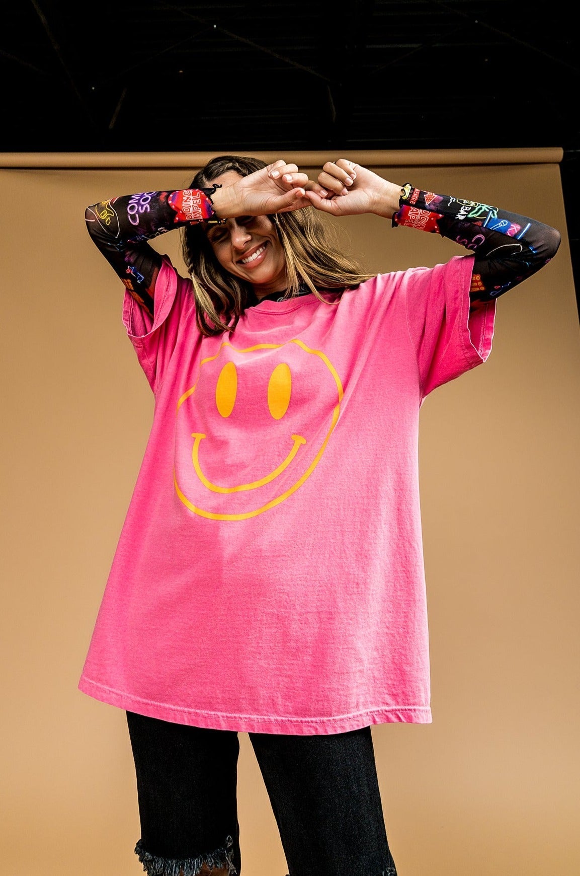 LALA ORIGINAL: The World Needs Your Magic Oversized Tee in Pink/Orange - Dressed in Lala