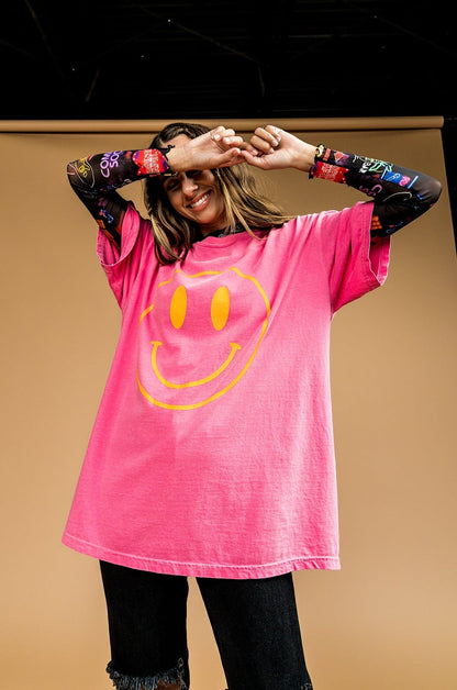 LALA ORIGINAL: The World Needs Your Magic Oversized Tee in Pink/Orange - Dressed in Lala
