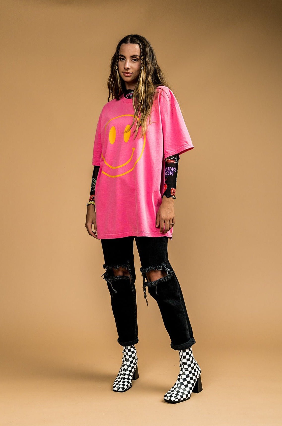 LALA ORIGINAL: The World Needs Your Magic Oversized Tee in Pink/Orange - Dressed in Lala
