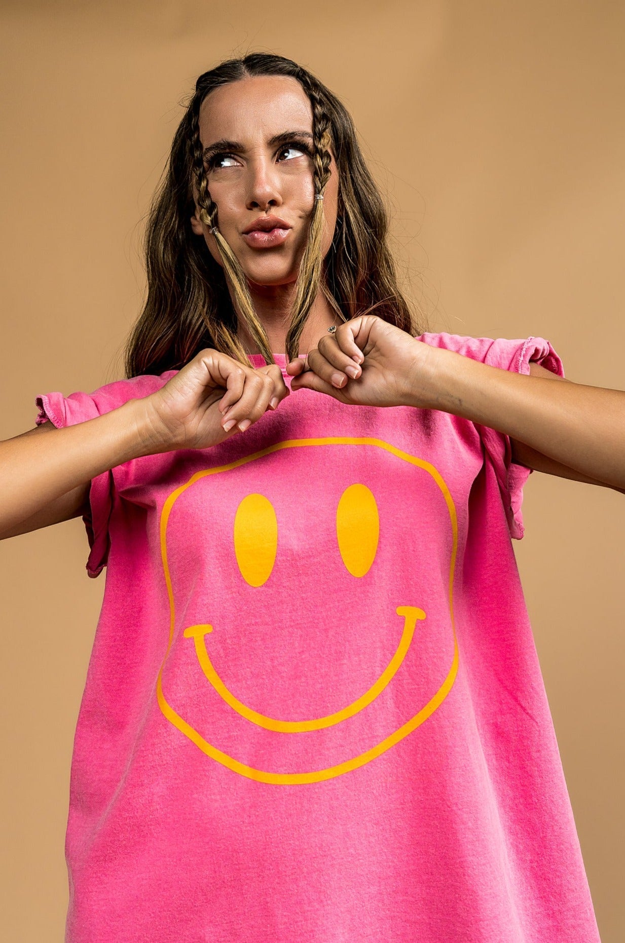 LALA ORIGINAL: The World Needs Your Magic Oversized Tee in Pink/Orange - Dressed in Lala